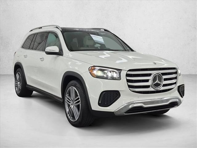 Used 2025 Mercedes-Benz GLS 450 4MATIC image 3
