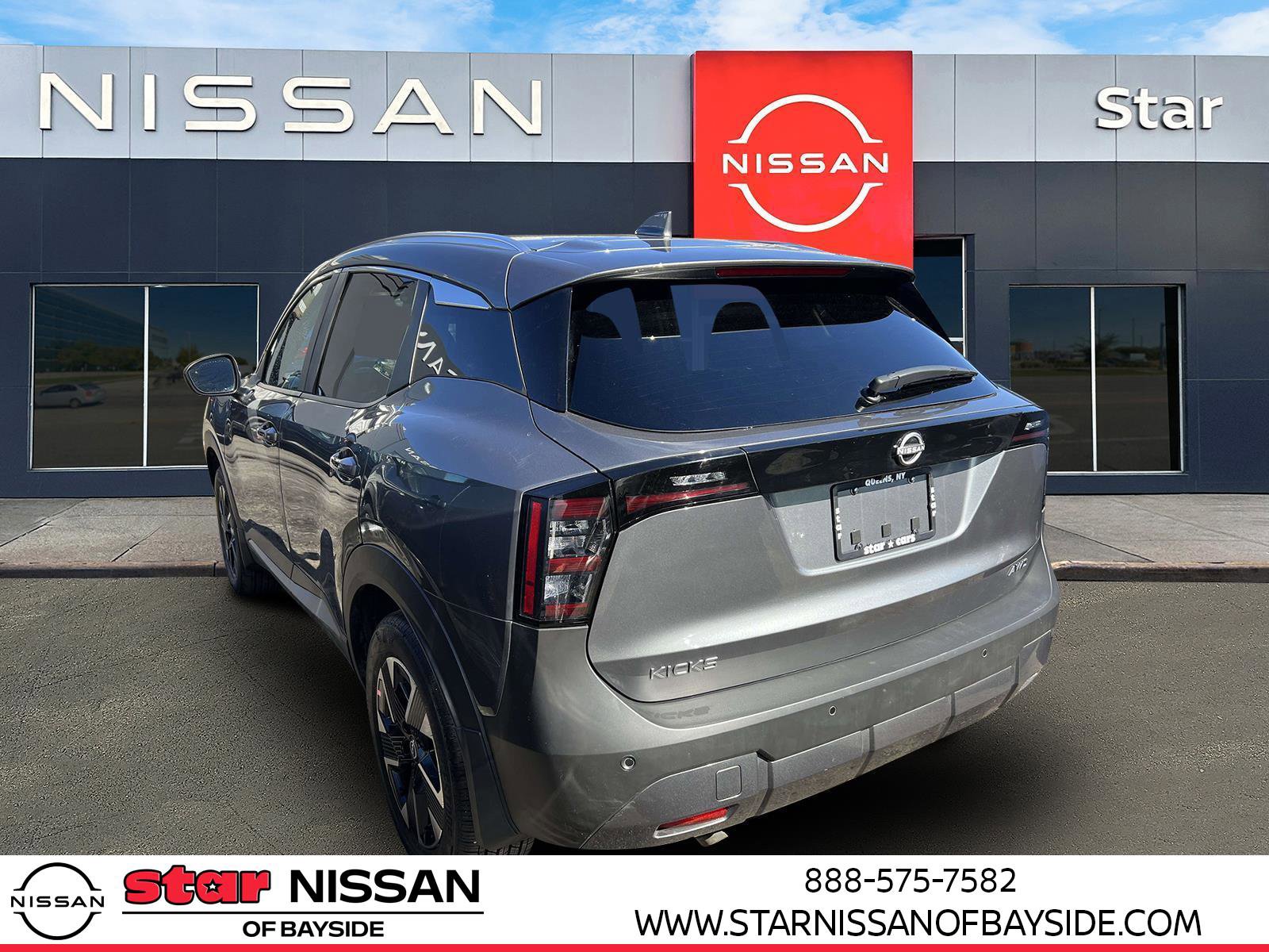 Used 2025 Nissan Kicks SV w/ SV Premium Package image 4