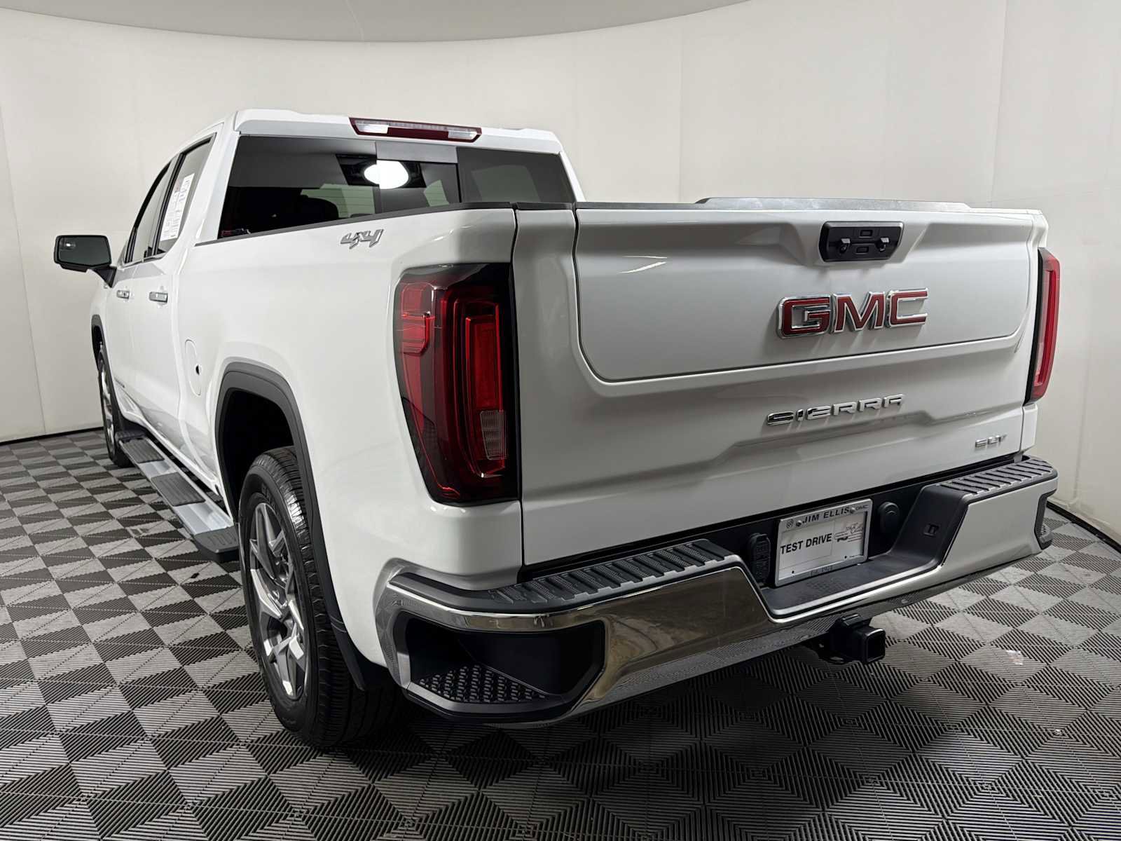 Certified 2023 GMC Sierra 1500 SLT w/ SLT Premium Package AWD/4WD image 4