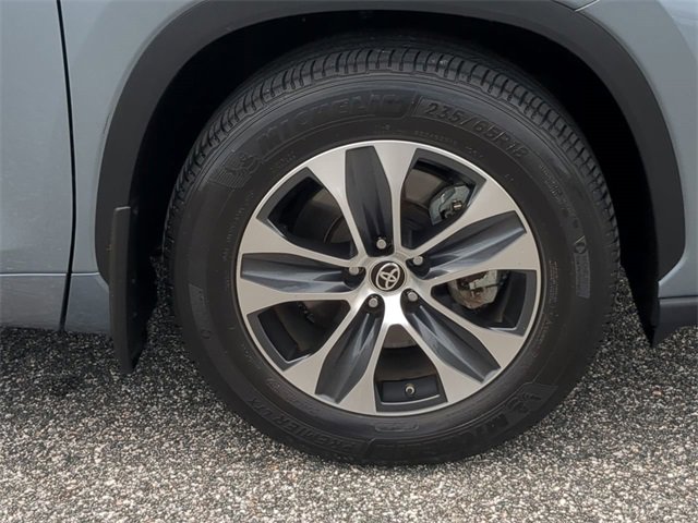 Certified 2024 Toyota Highlander XLE image 11