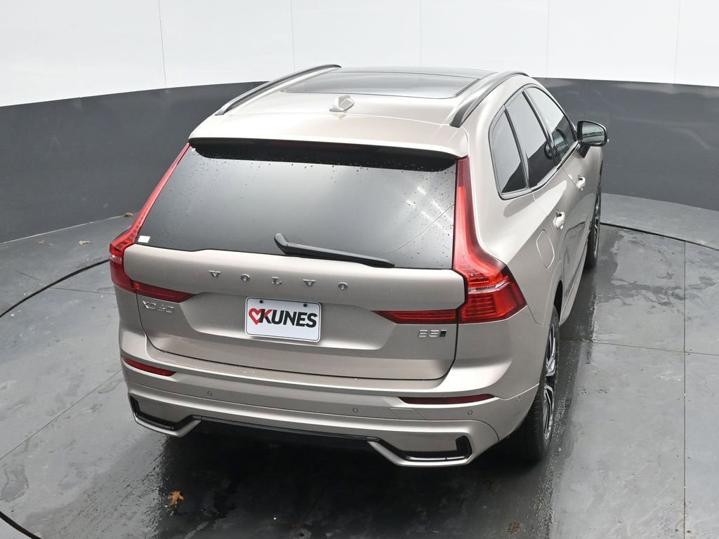 Used 2025 Volvo XC60 B5 Plus image 35