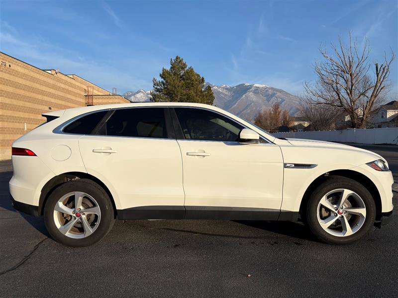 Used 2020 Jaguar F-PACE 25T image 6