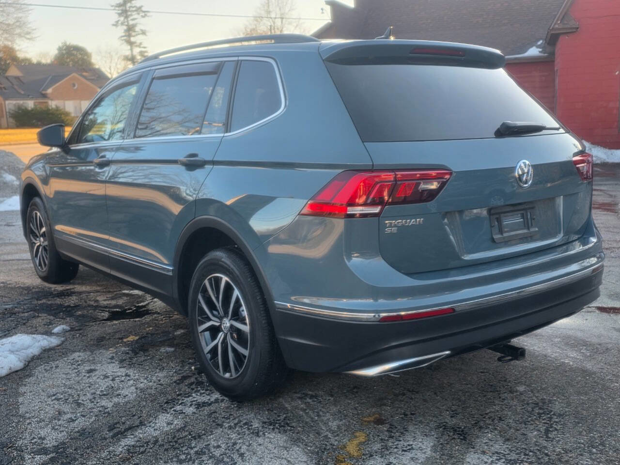 Used 2021 Volkswagen Tiguan SE 4dr SUV image 4