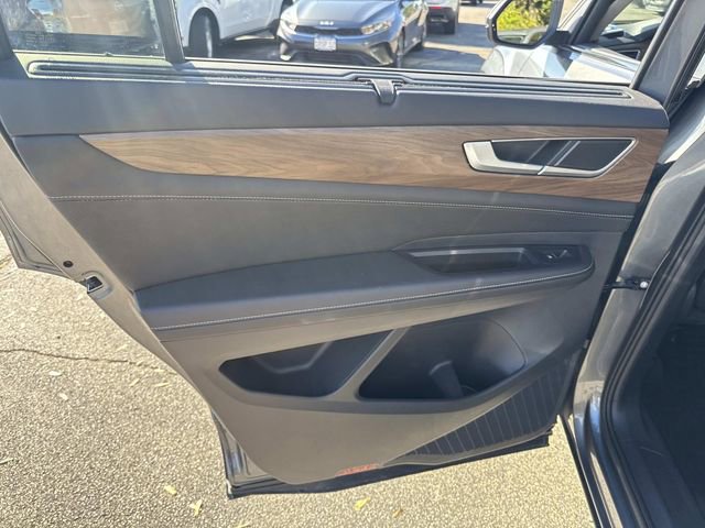 Used 2025 Volkswagen Atlas SE image 34