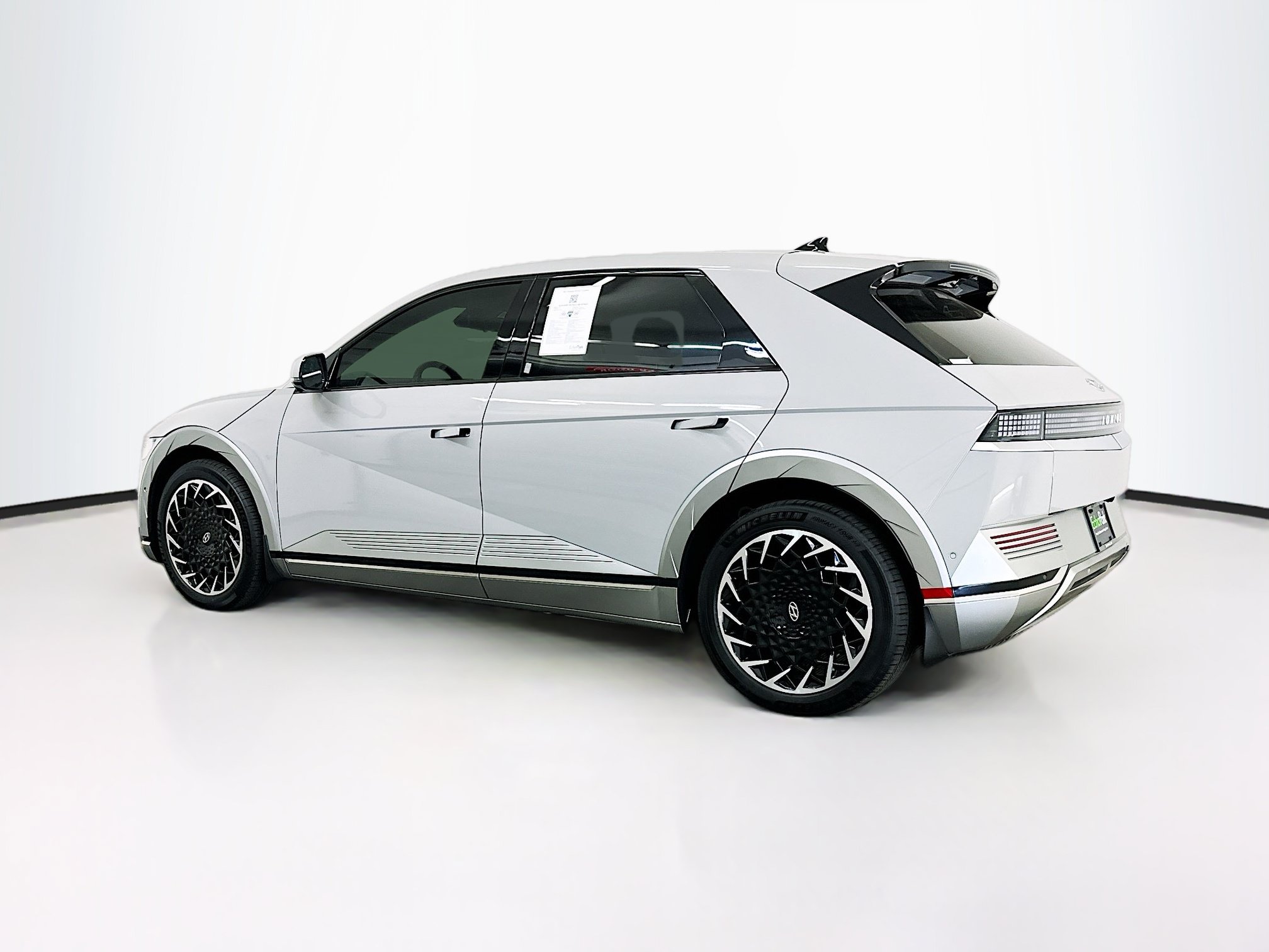 Used 2024 Hyundai Ioniq 5 Limited AWD/4WD image 5