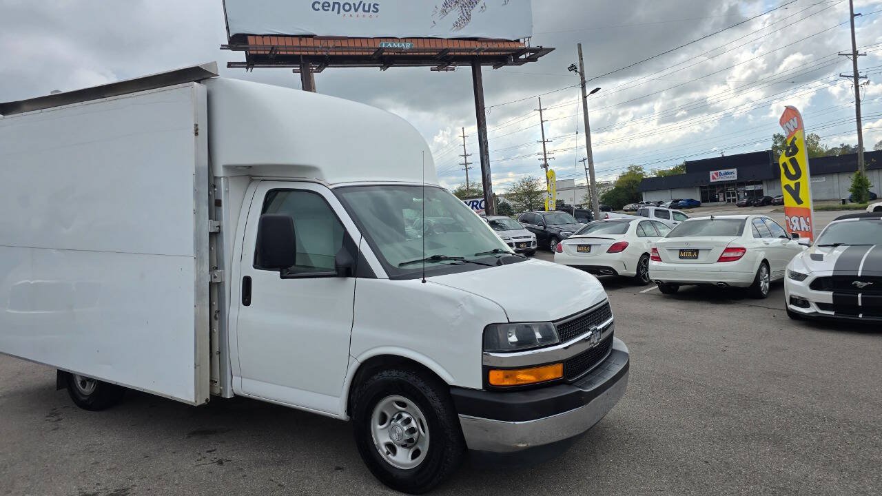 Used 2017 Chevrolet Express 3500 w/ Chrome Appearance Package RWD image 64