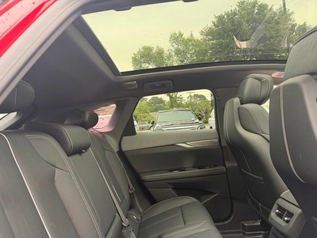 Certified 2025 Cadillac Optiq Sport 2 w/ LPO, Floor Liner Package AWD/4WD image 15