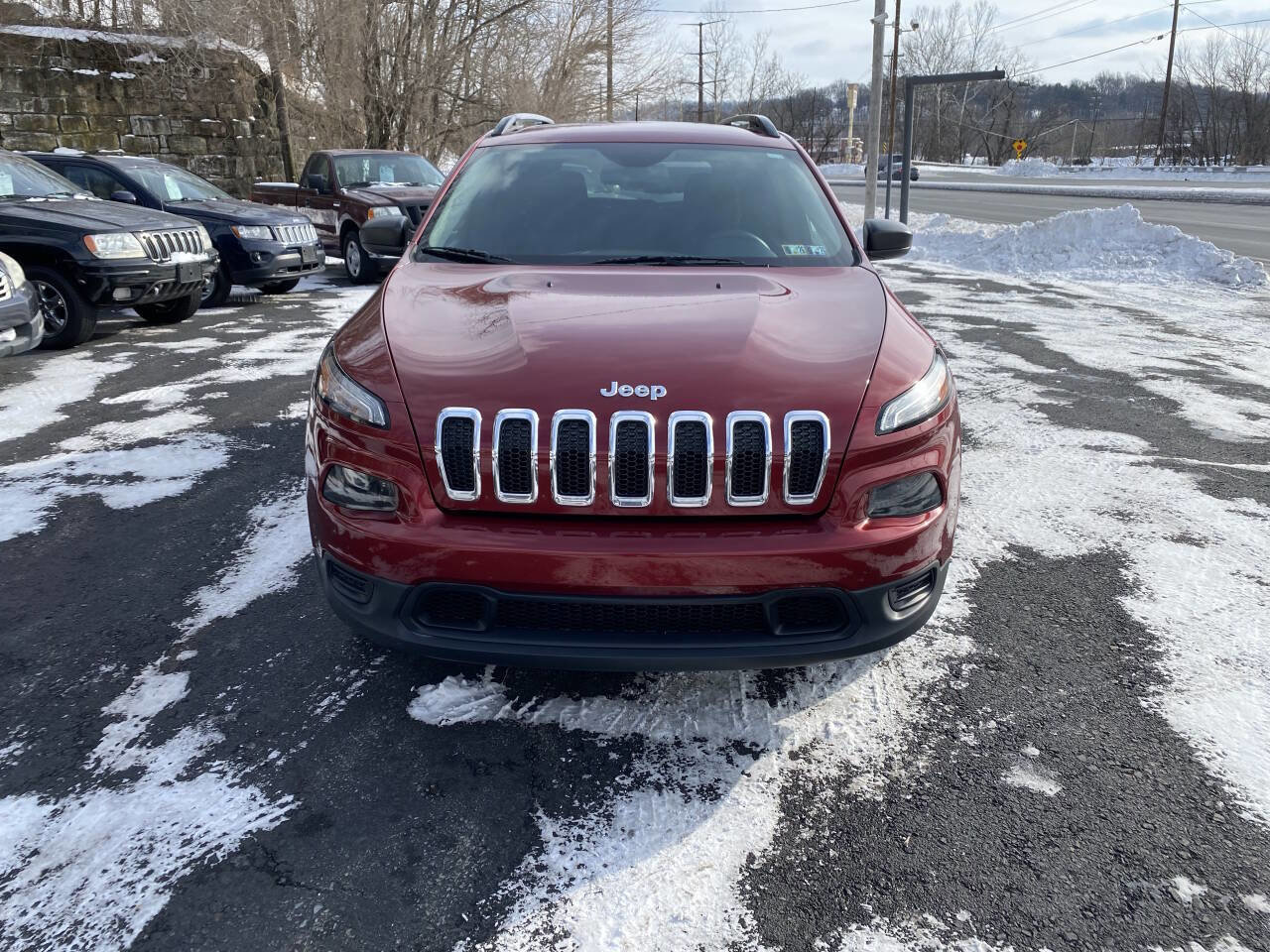 Used 2016 Jeep Cherokee Sport image 7