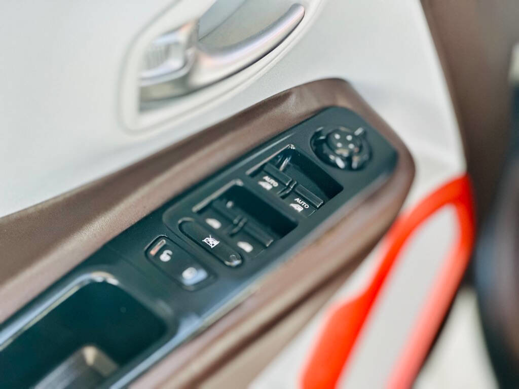 Used 2017 Jeep Renegade Limited image 14