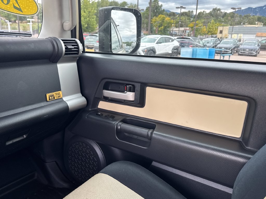 Used 2010 Toyota FJ Cruiser 4WD image 40