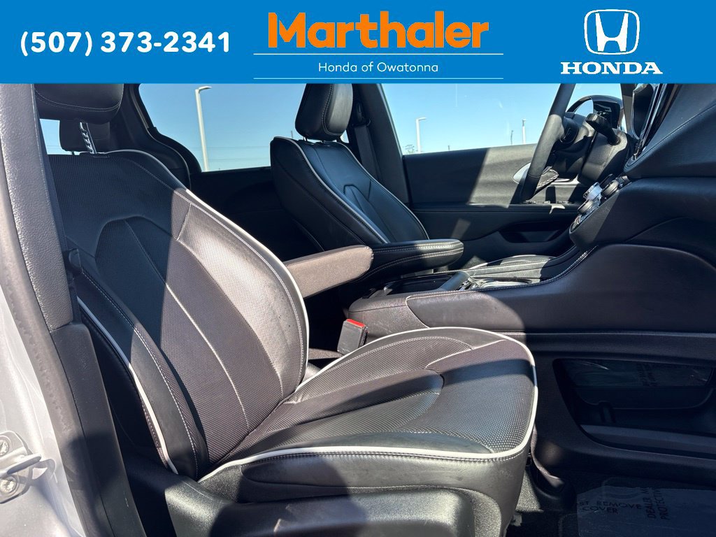 Used 2026 Chrysler Pacifica Limited FWD image 21