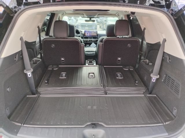New 2026 Nissan Pathfinder Platinum AWD/4WD image 10