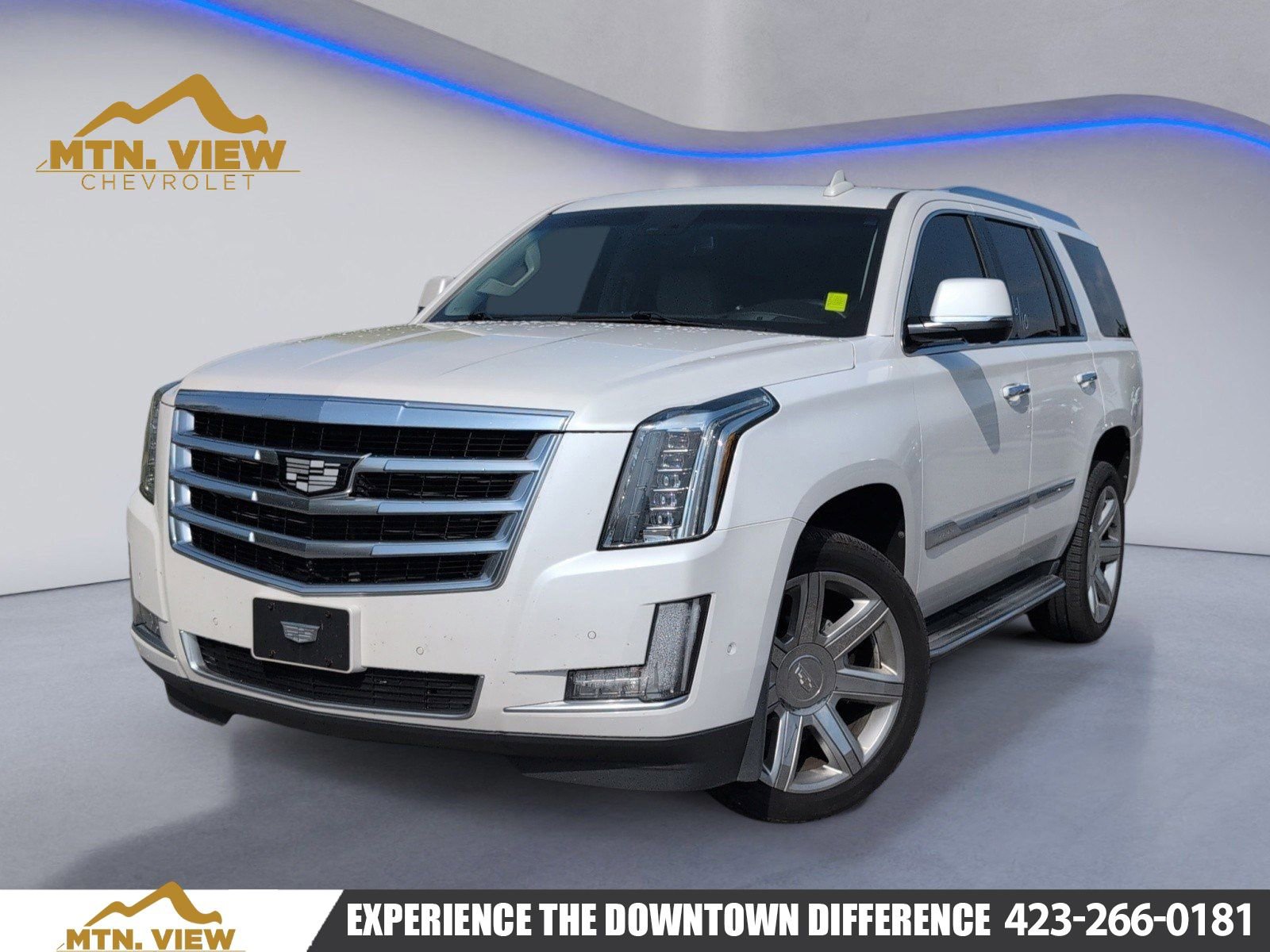 Used 2017 Cadillac Escalade Luxury AWD/4WD image 1