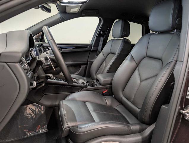 Used 2025 Porsche Macan AWD/4WD image 23