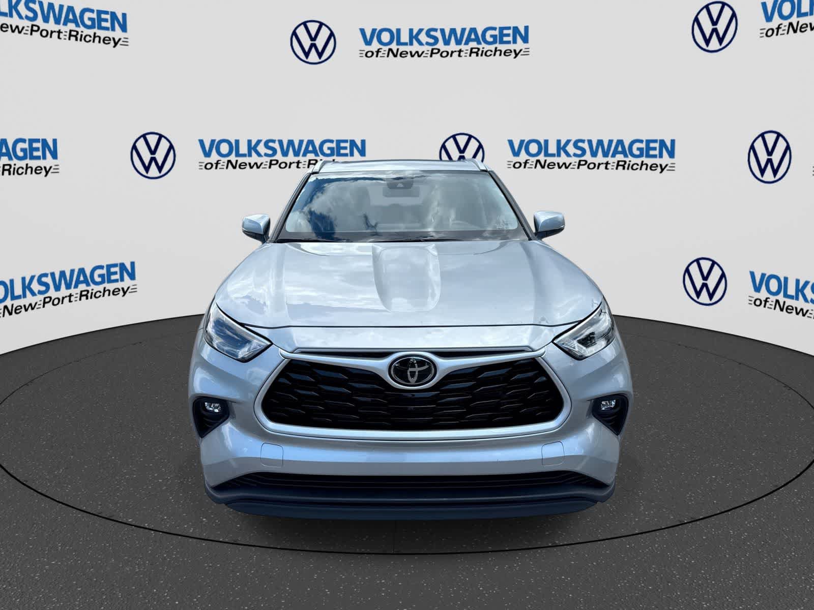 Used 2025 Toyota Highlander XLE FWD image 17