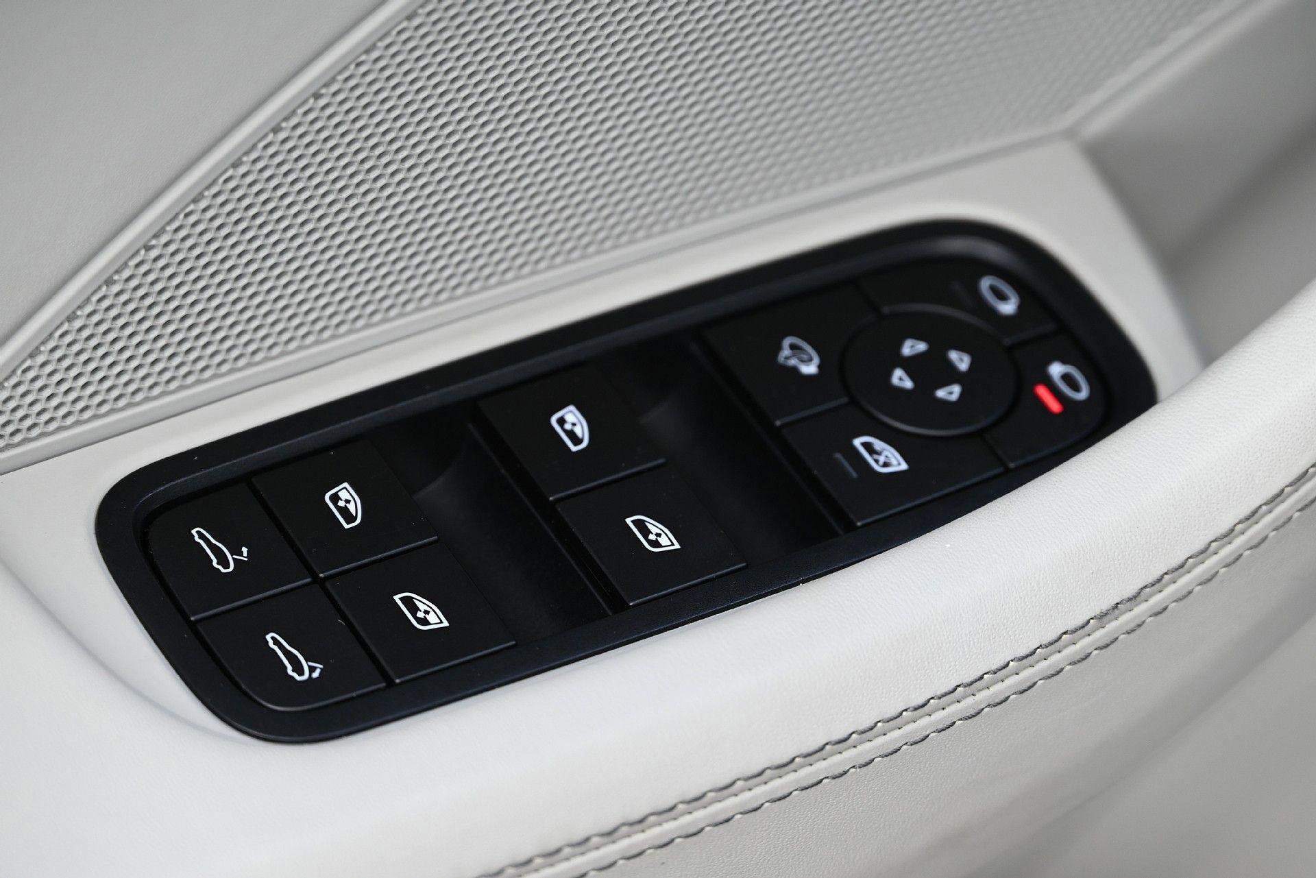 Used 2023 Porsche Panamera GTS image 41