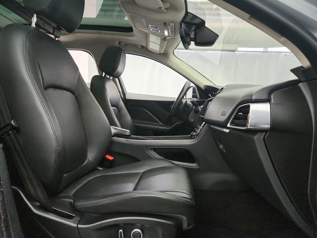 Used 2020 Jaguar F-PACE Premium image 29