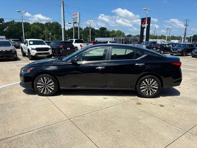 Used 2025 Nissan Altima 2.5 SV AWD/4WD image 4