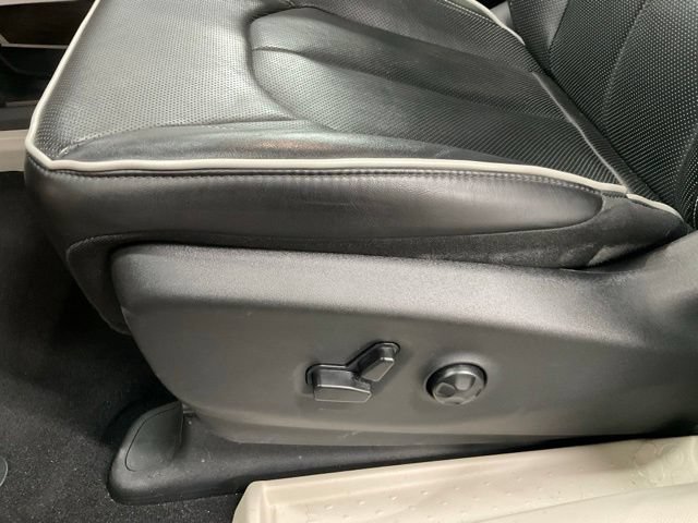 Used 2023 Chrysler Pacifica Limited w/ Uconnect Theater Family Group AWD/4WD image 34