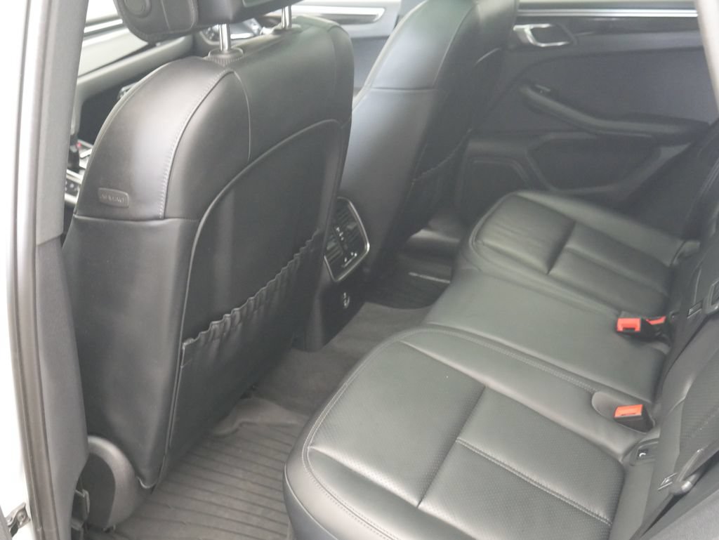 Certified 2023 Porsche Macan AWD/4WD image 20