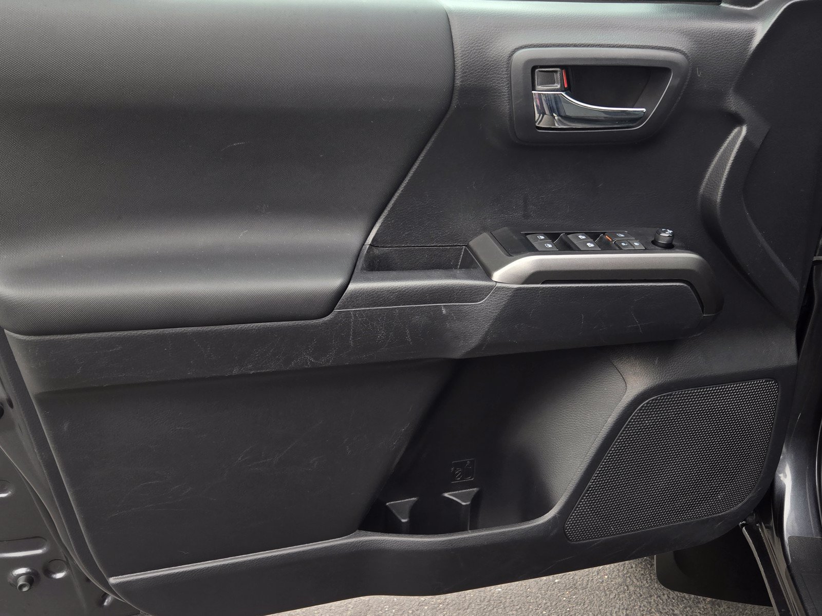 Certified 2023 Toyota Tacoma TRD Off-Road AWD/4WD image 9