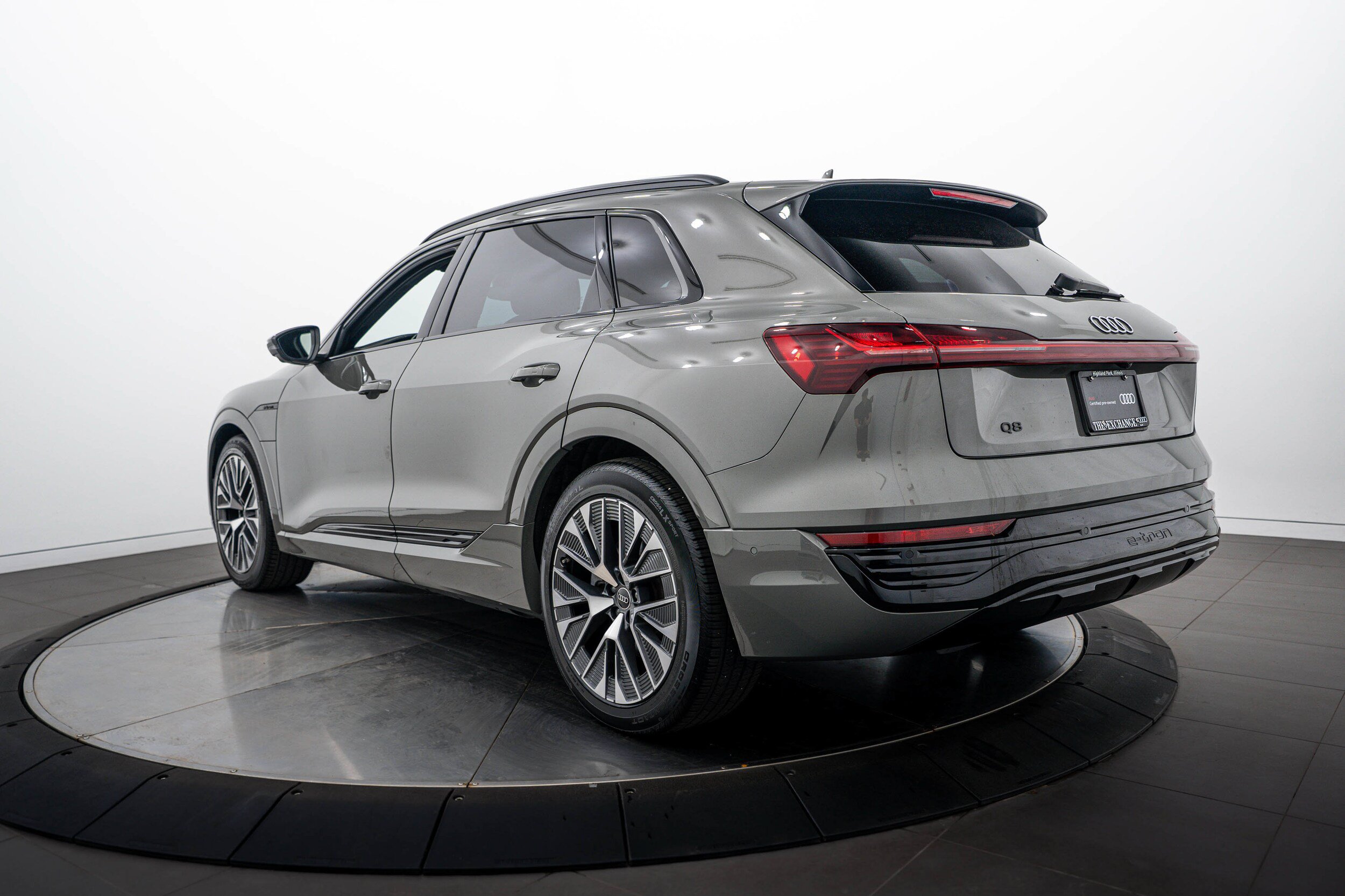 Certified 2024 Audi Q8 e-tron Prestige AWD/4WD image 5