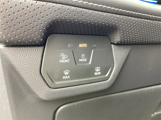 Used 2024 Volkswagen Atlas Cross Sport SEL Premium R-Line image 23