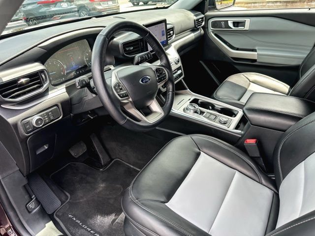 Used 2022 Ford Explorer XLT AWD/4WD image 13