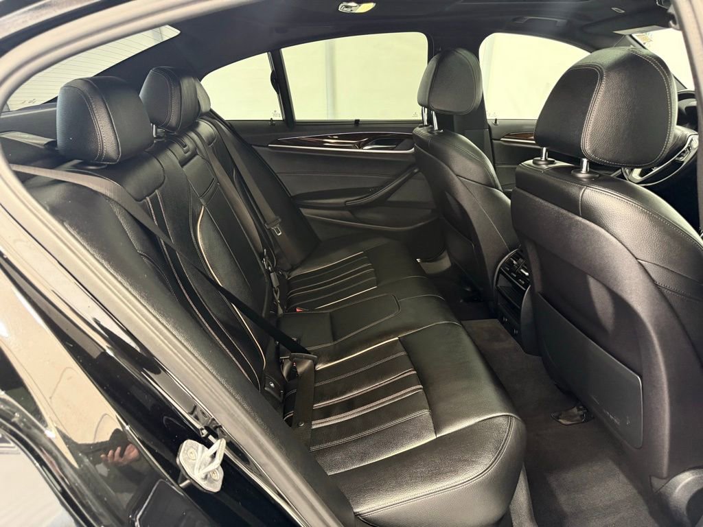 Used 2017 BMW 540i xDrive image 28