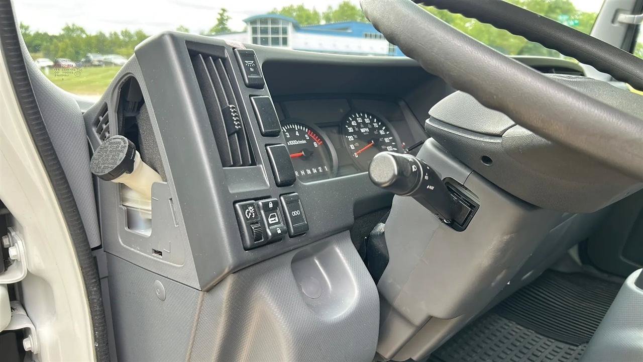 Used 2018 Isuzu NPR RWD image 31