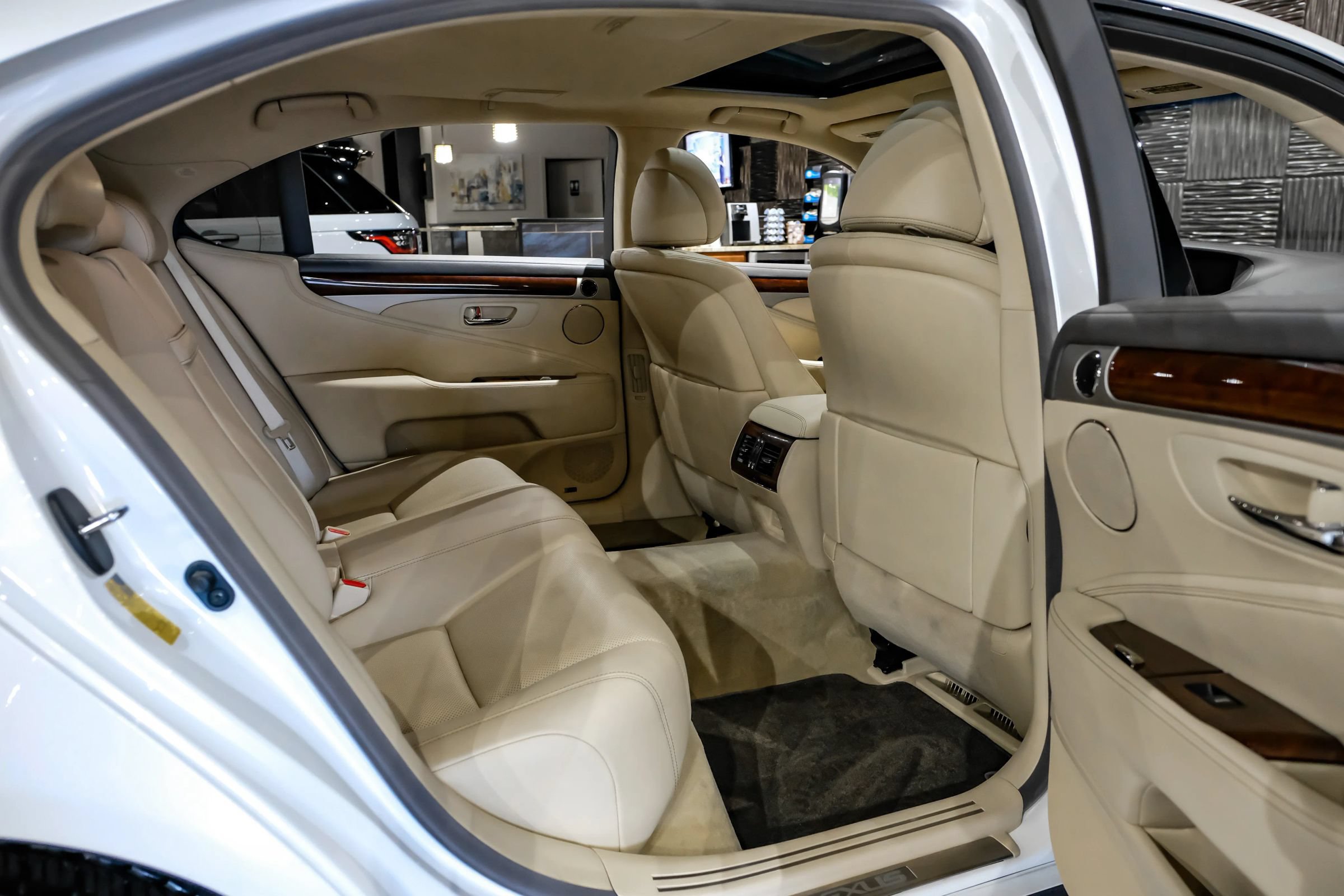 Used 2015 Lexus LS 460 L RWD image 33