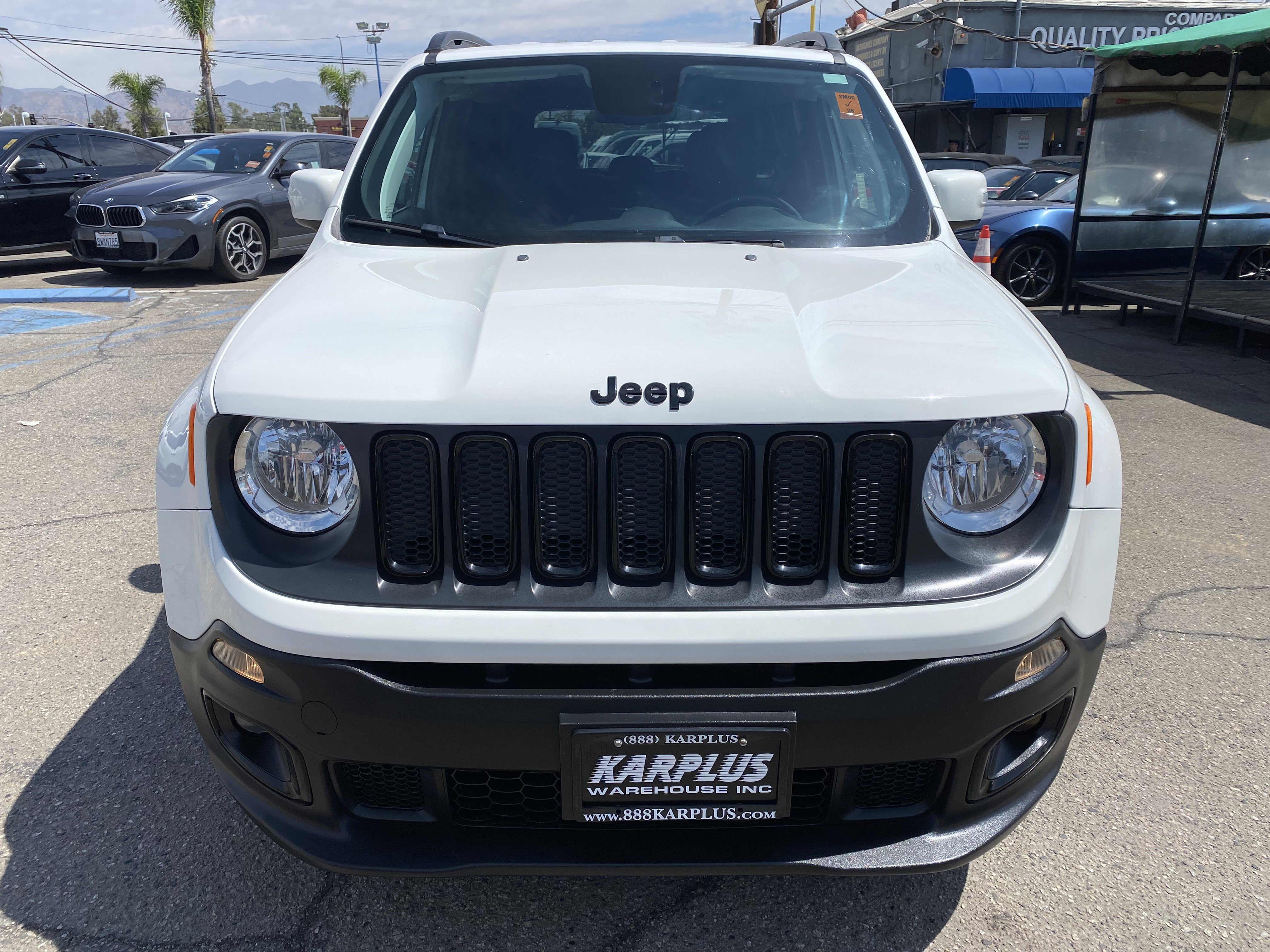 Used 2018 Jeep Renegade Altitude w/ UConnect 8.4 Nav Group FWD image 3