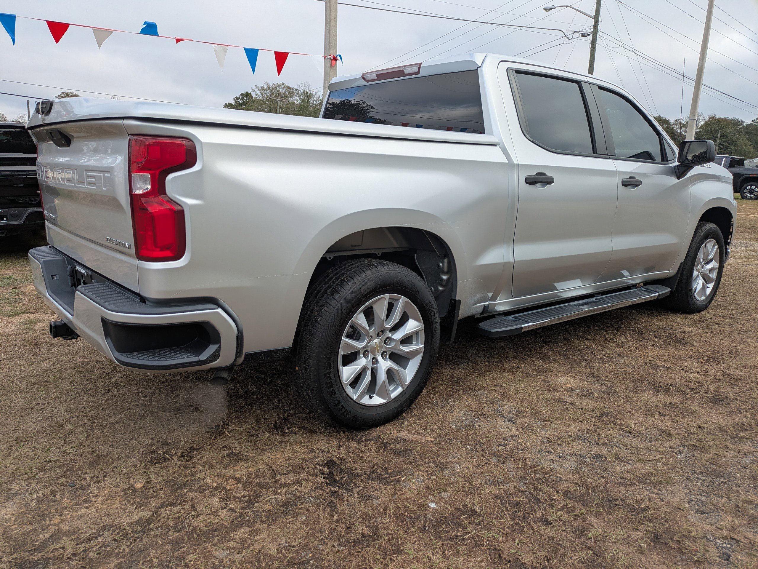 Used 2020 Chevrolet Silverado 1500 Custom w/ Custom Value Package image 5