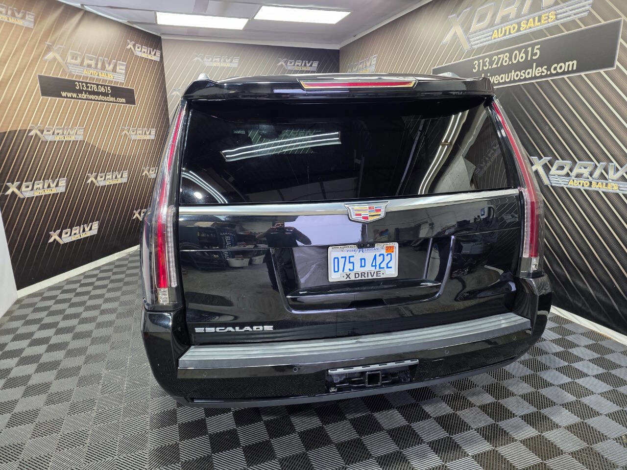 Used 2018 Cadillac Escalade ESV Luxury AWD/4WD image 14