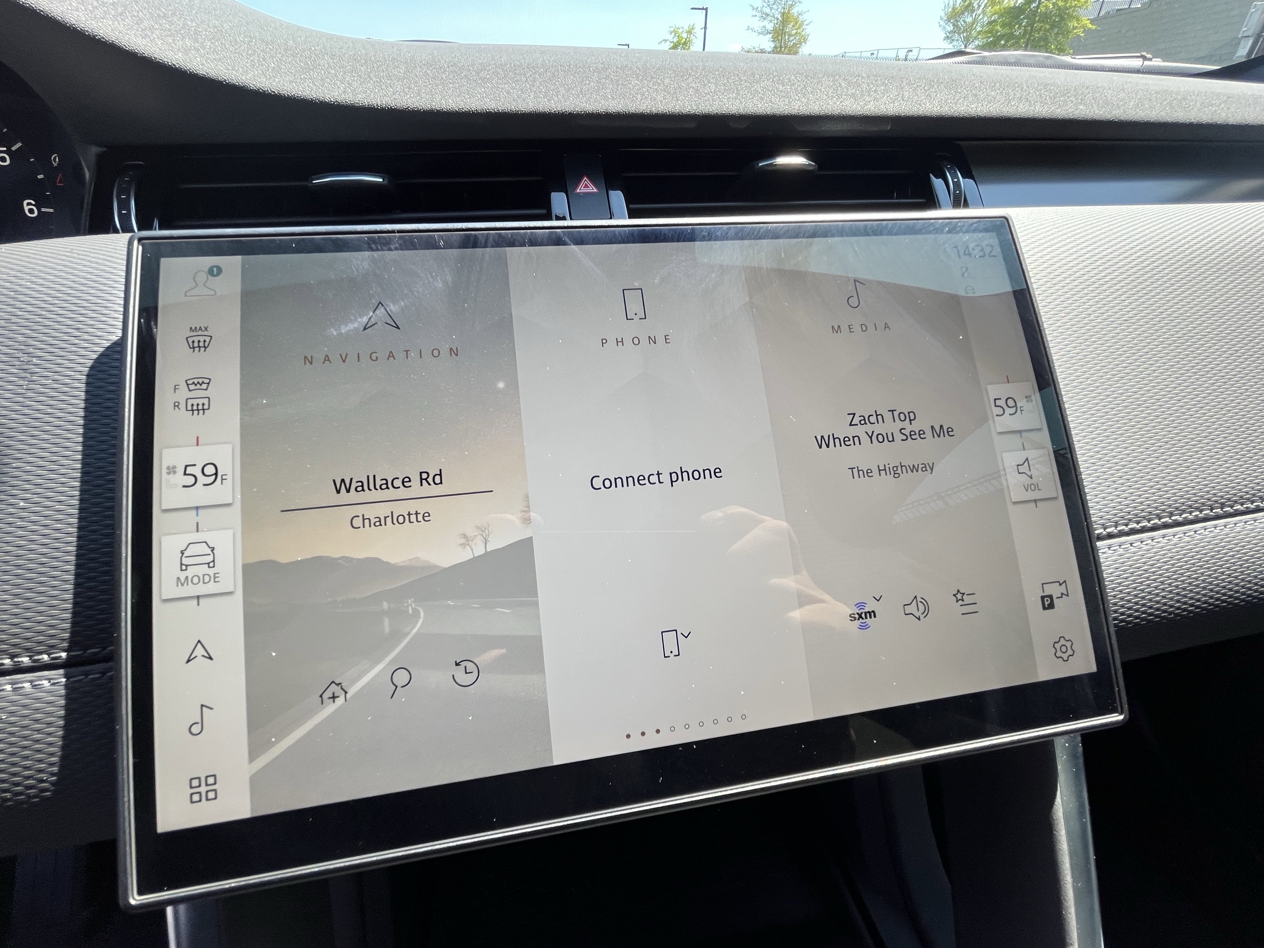 Certified 2025 Land Rover Discovery Sport Dynamic SE image 24