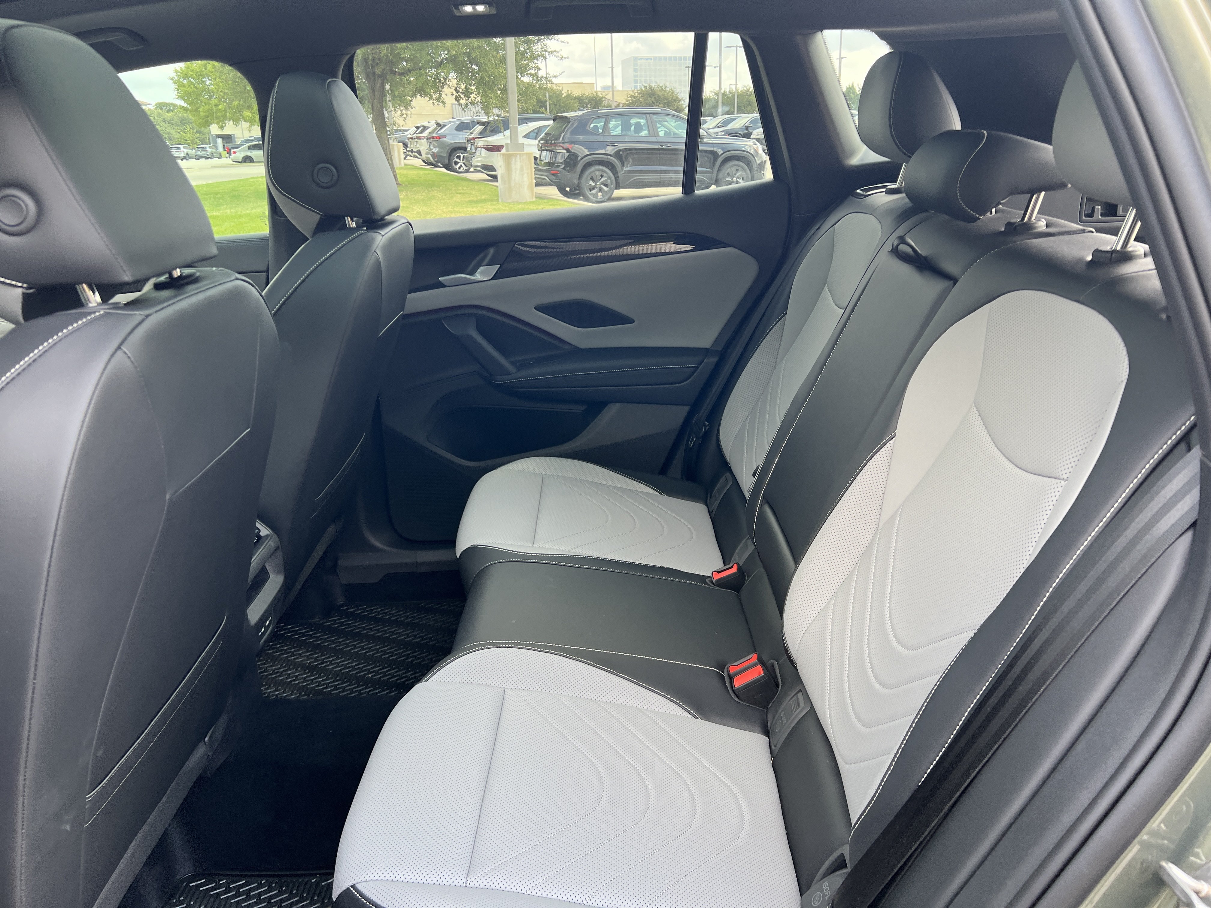Certified 2026 Volkswagen Tiguan SE R-Line FWD image 27