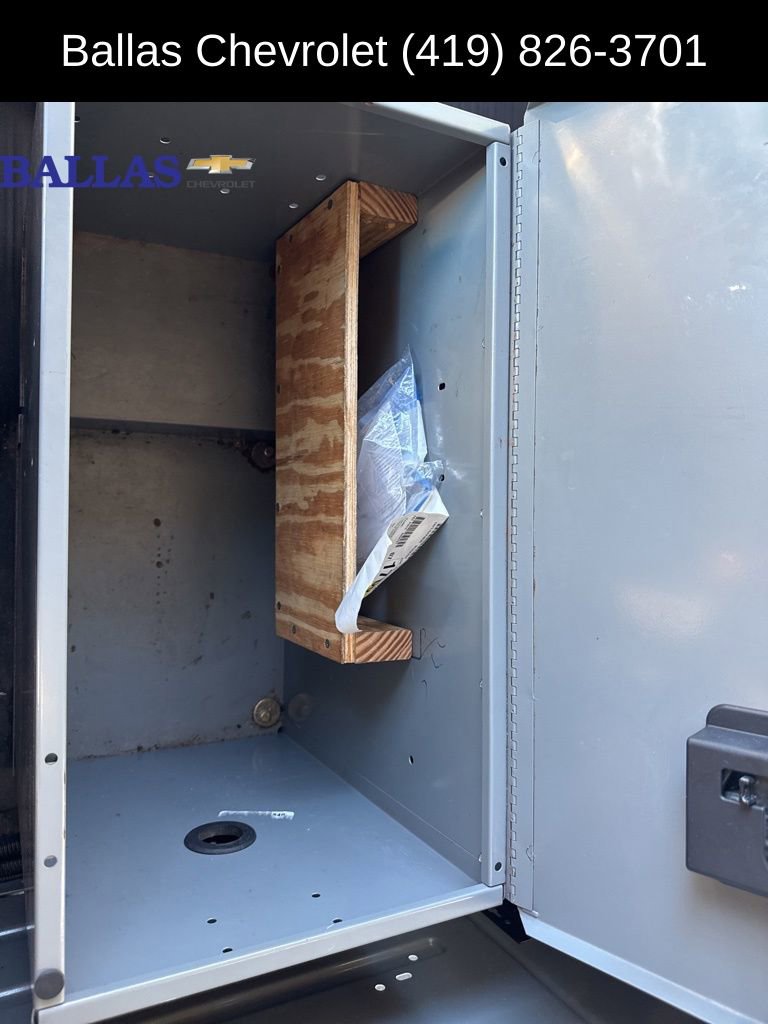 Used 2015 Chevrolet Express 2500 image 9