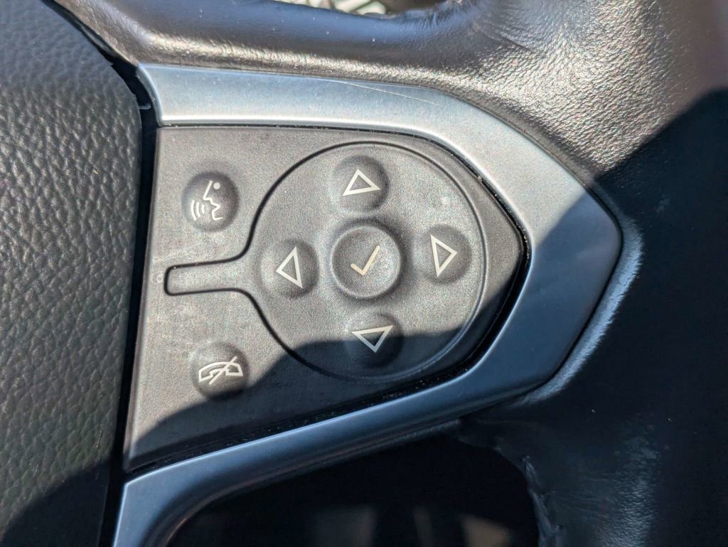 Used 2022 Chevrolet Traverse LT FWD image 29