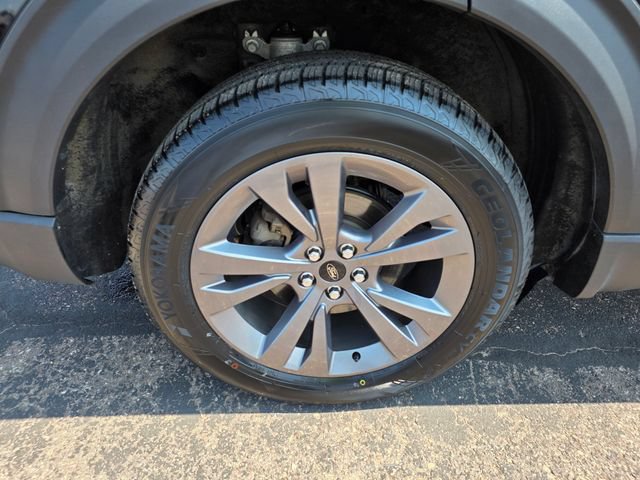 Used 2022 Ford Explorer XLT w/ Equipment Group 202A AWD/4WD image 8