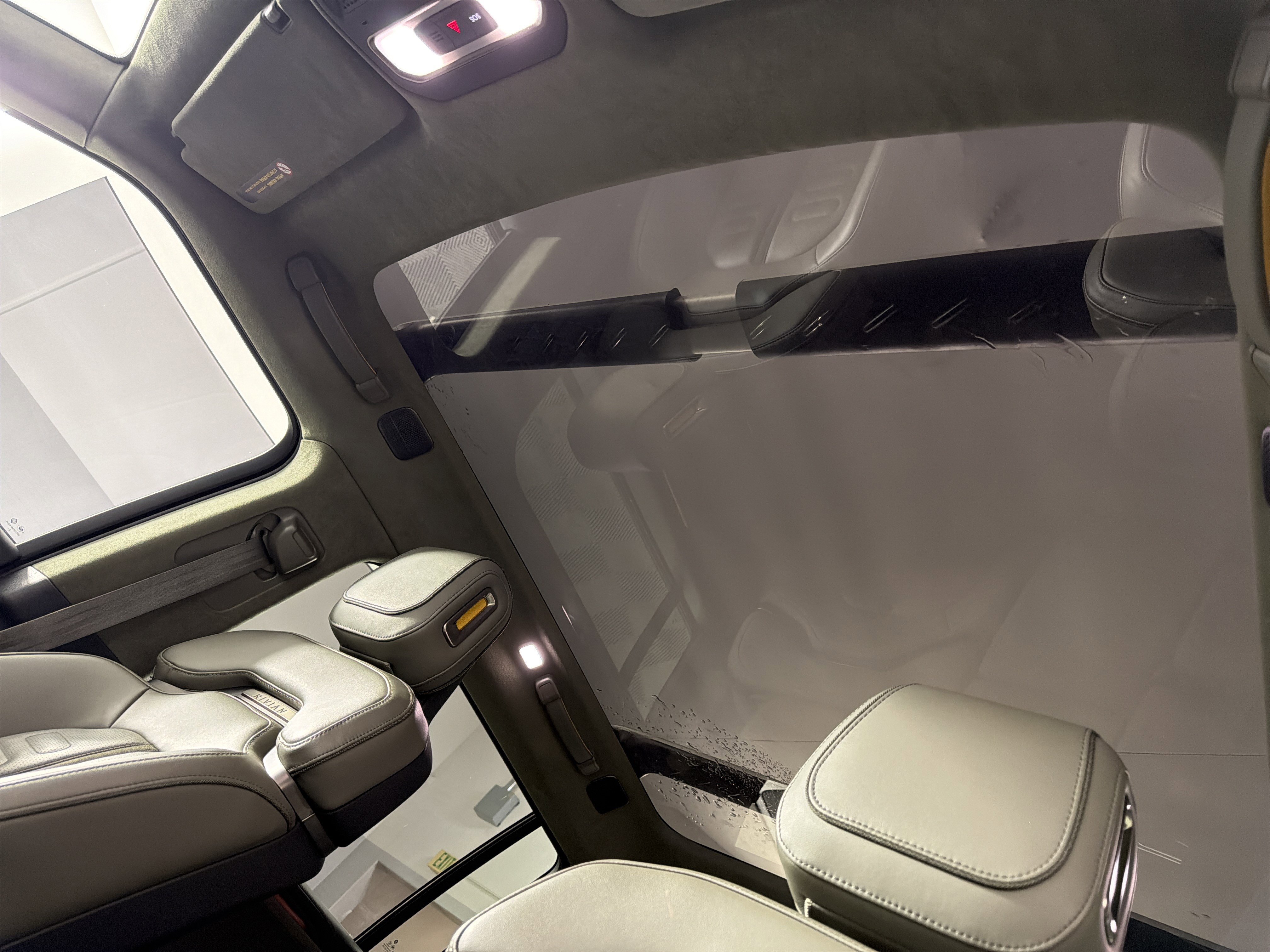 Used 2023 Rivian R1S Launch Edition image 23