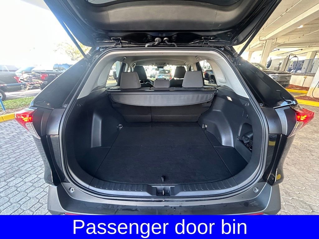 Used 2025 Toyota RAV4 XLE image 30