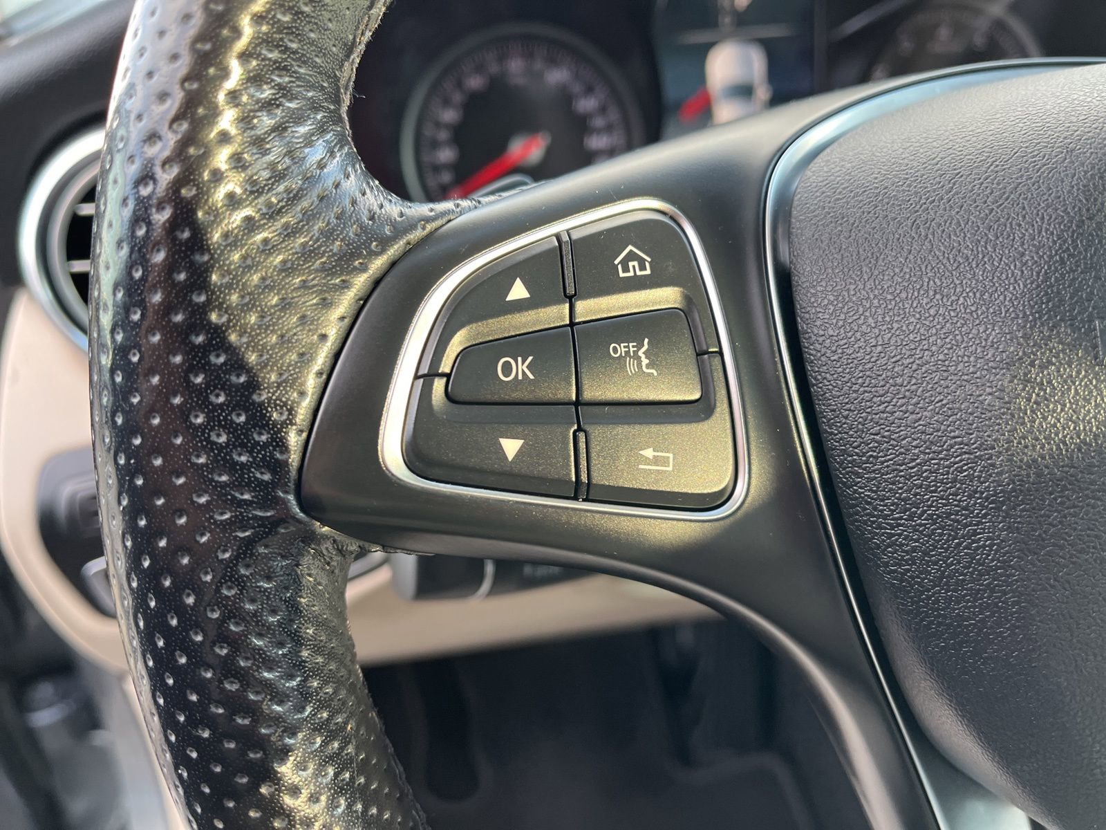 Used 2019 Mercedes-Benz GLC 300 4MATIC image 29