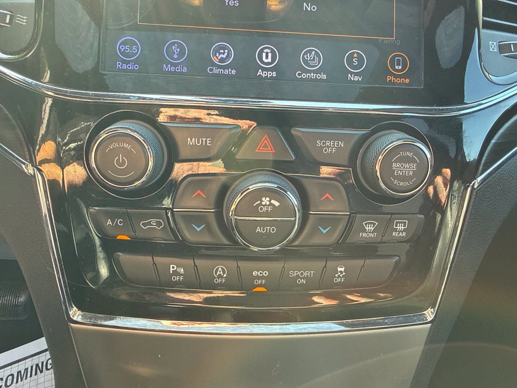 Used 2019 Jeep Grand Cherokee Limited AWD/4WD image 32