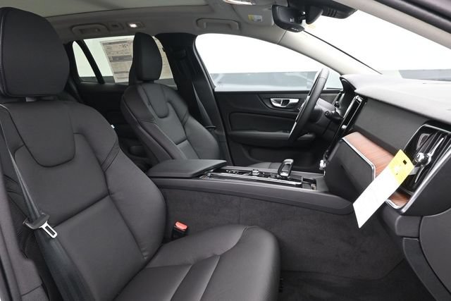 New 2026 Volvo V60 B5 Cross Country Plus w/ Climate Package AWD/4WD image 34