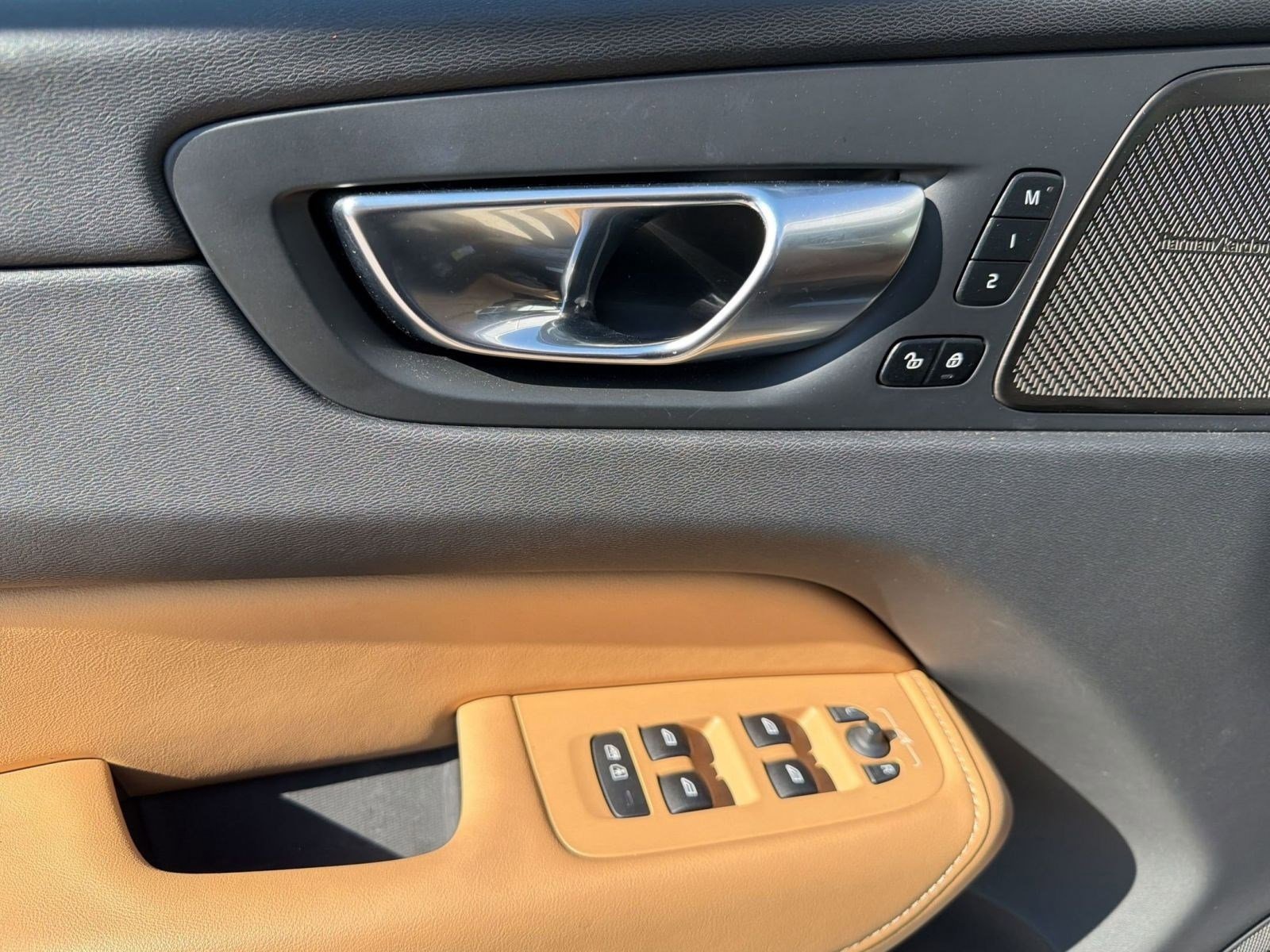 Used 2023 Volvo XC60 B5 Ultimate w/ Climate Package image 12