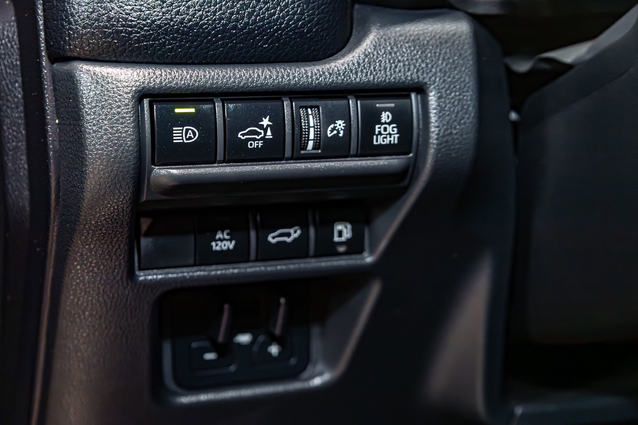 Used 2025 Toyota Land Cruiser image 20