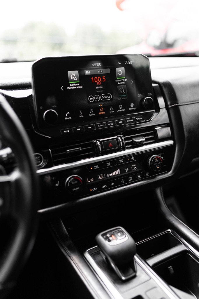 Used 2022 Nissan Pathfinder SL AWD/4WD image 25