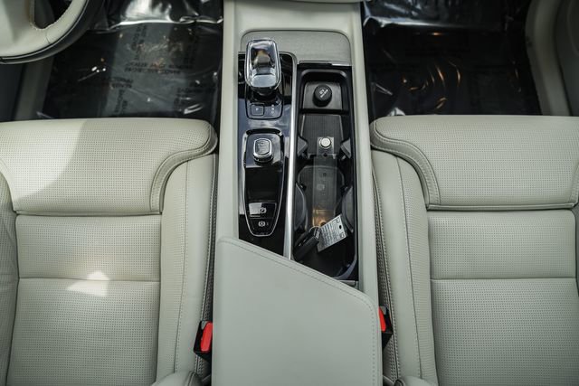 Certified 2025 Volvo XC60 T8 Ultra w/ Protection Package Premier AWD/4WD image 26
