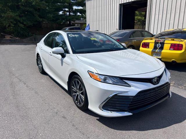 Used 2024 Toyota Camry XLE w/ Navigation Package FWD image 3
