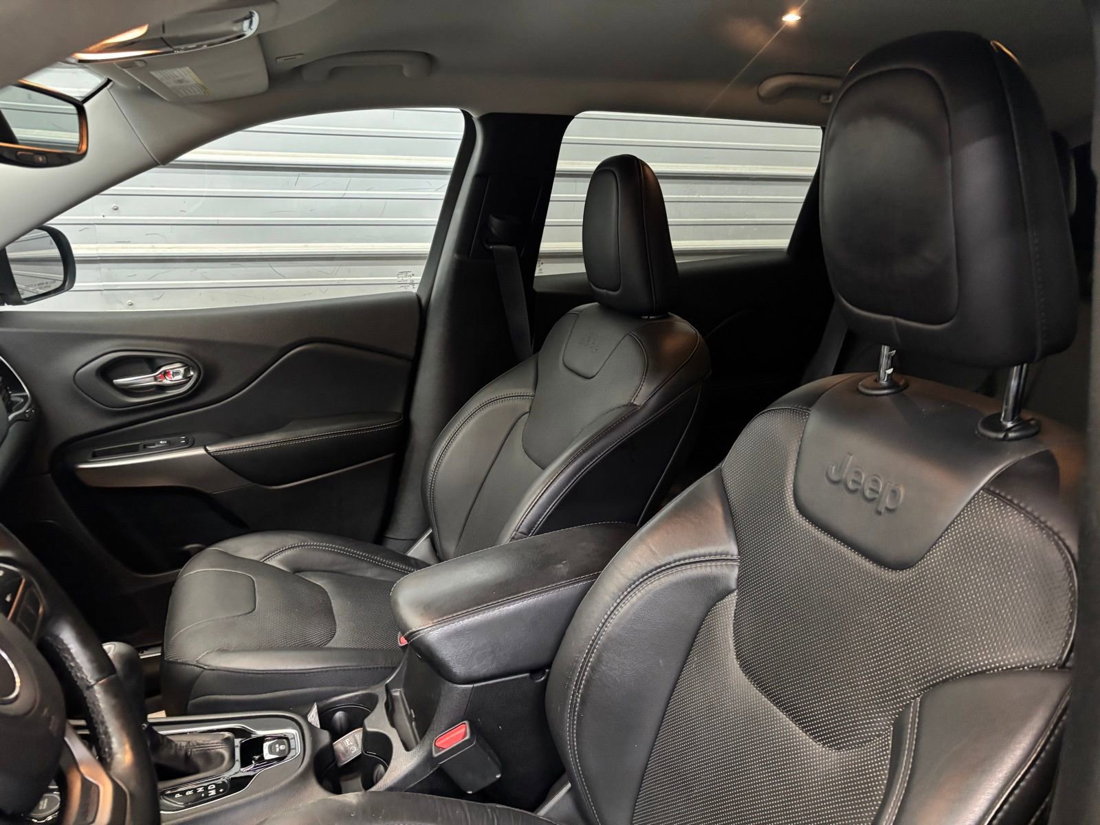 Used 2019 Jeep Cherokee Limited image 13